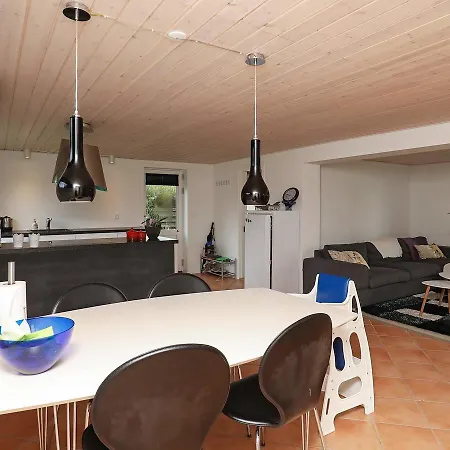 Holiday Xiii Vakantiehuis Hals